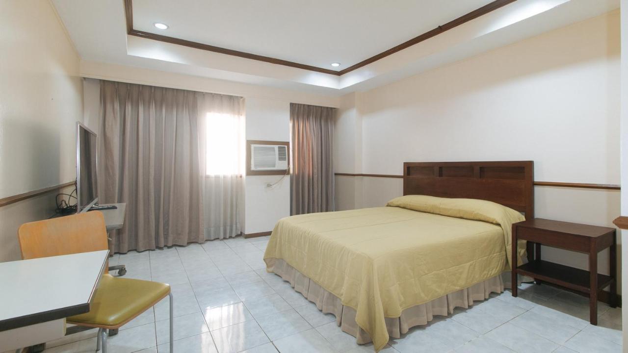 Garden Plaza Hotel Manila Exteriör bild