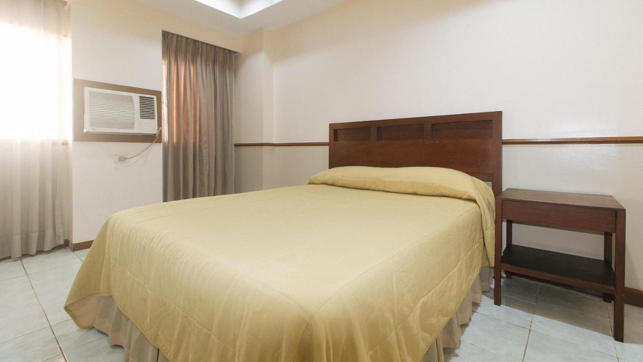 Garden Plaza Hotel Manila Exteriör bild