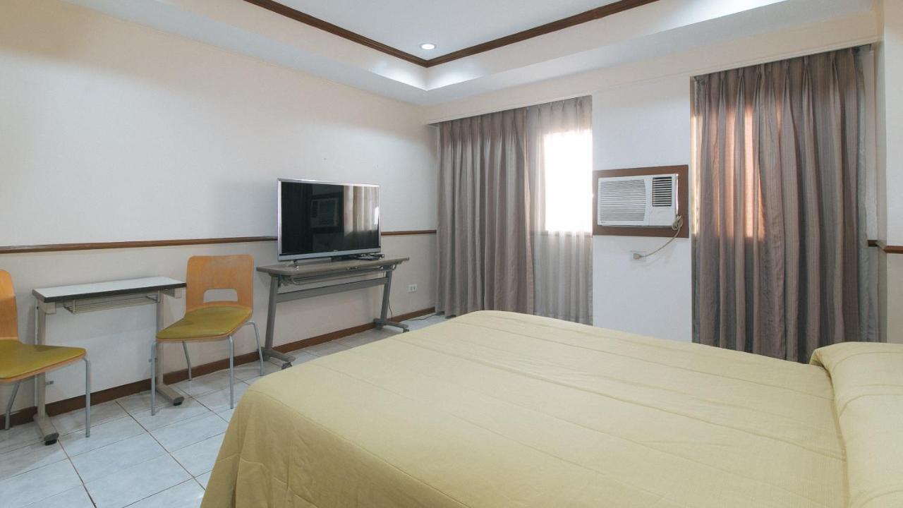 Garden Plaza Hotel Manila Exteriör bild